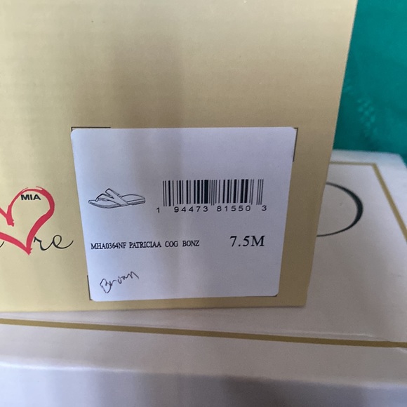 Shoes - Picture 7 of 8